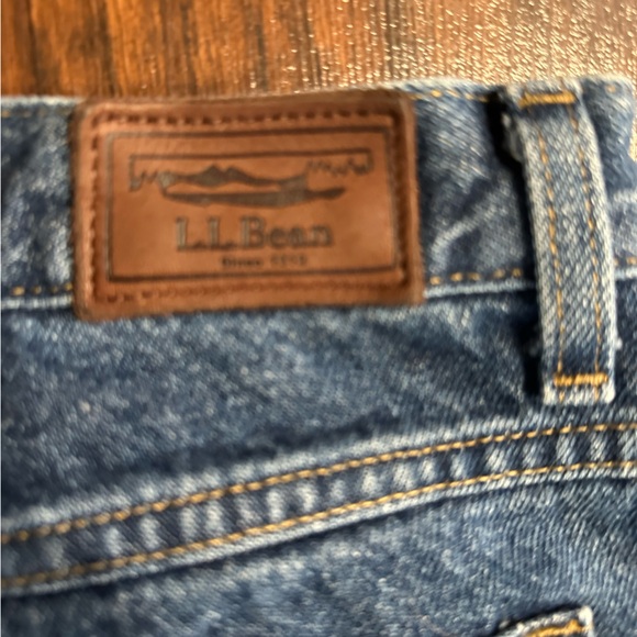 L.L. Bean Relaxed Fit Fleece Lined Blue Jeans - Picture 4 of 4